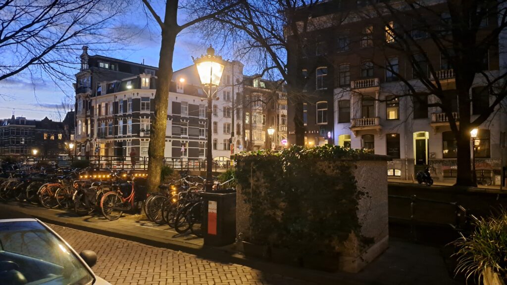 ams Begroeide MSR aan de Leidsekade